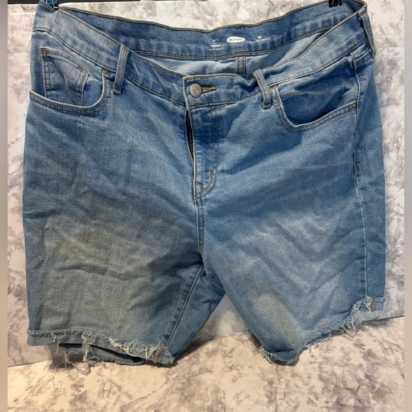 Old Navy‎ Fitted Stretch Bermuda Shorts size 16 - Picture 1 of 3